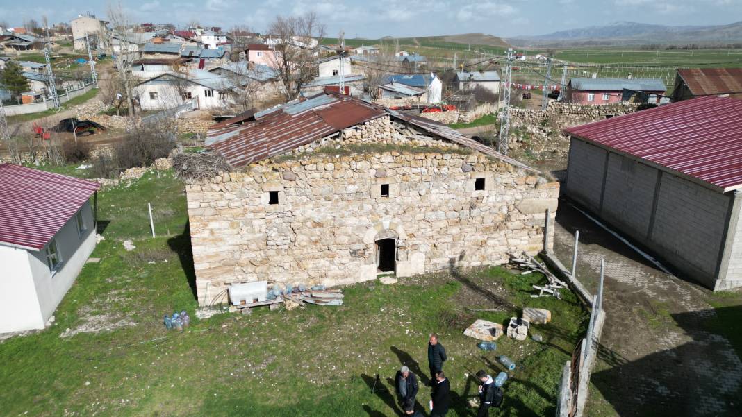 Sahibinden satılık kilise tapuda samanlık diye geçiyor ama değeri dudak uçuklatıyor 4